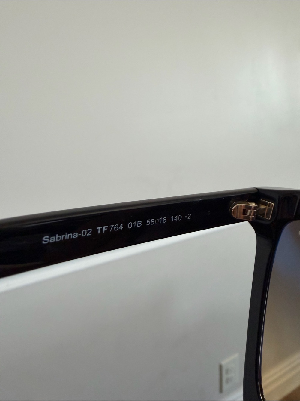 Tom Ford Sabrina-02 TF764 01B Black Oversized Sunglasses w/ Case & Box - Picture 6 of 8